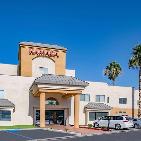 Ramada By Wyndham Bakersfield Hotel Bagian luar foto