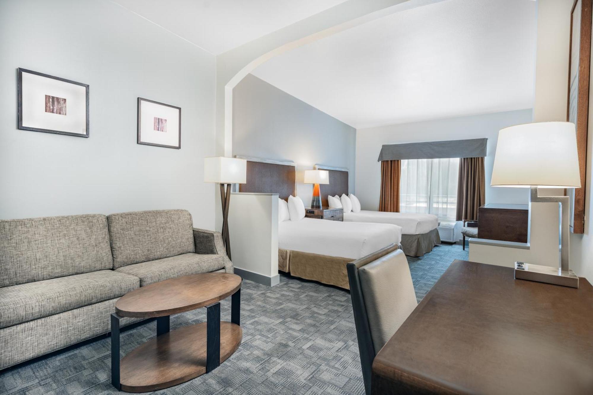 Ramada By Wyndham Bakersfield Hotel Bagian luar foto